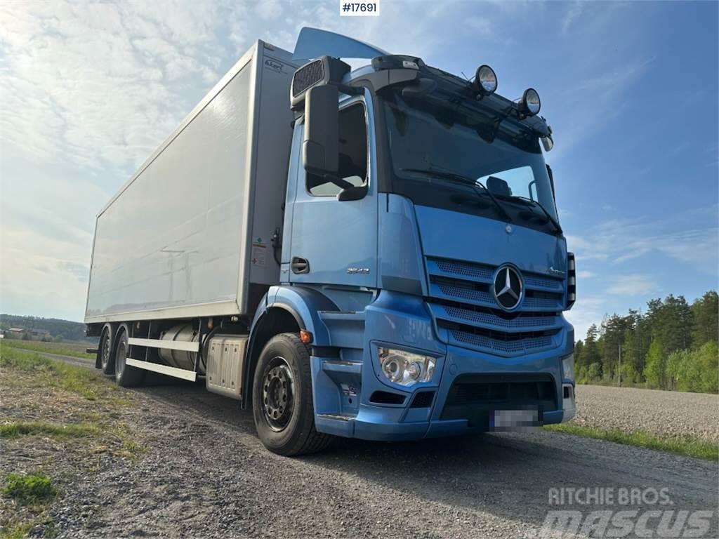 Mercedes-Benz Antons 6x2 Box truck w/ fridge/freezer unit. Skříňová nástavba