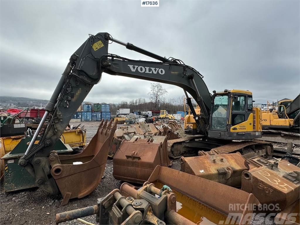 Volvo ECR235CL Tracked excavator w/ bucket and tilt Pásová rýpadla
