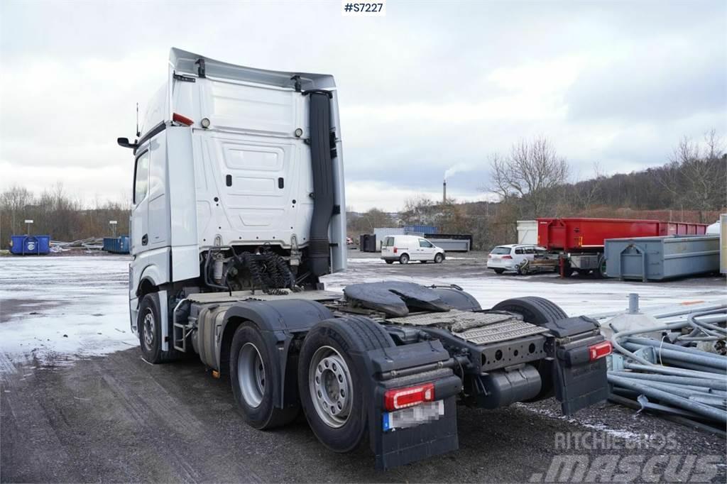 Mercedes-Benz Actros 6x2 Tractor Unit with Mirrorcam Tahače