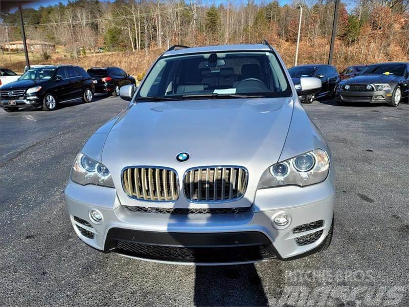 BMW X5 xDrive50i AWD 4dr SUV Osobní vozy