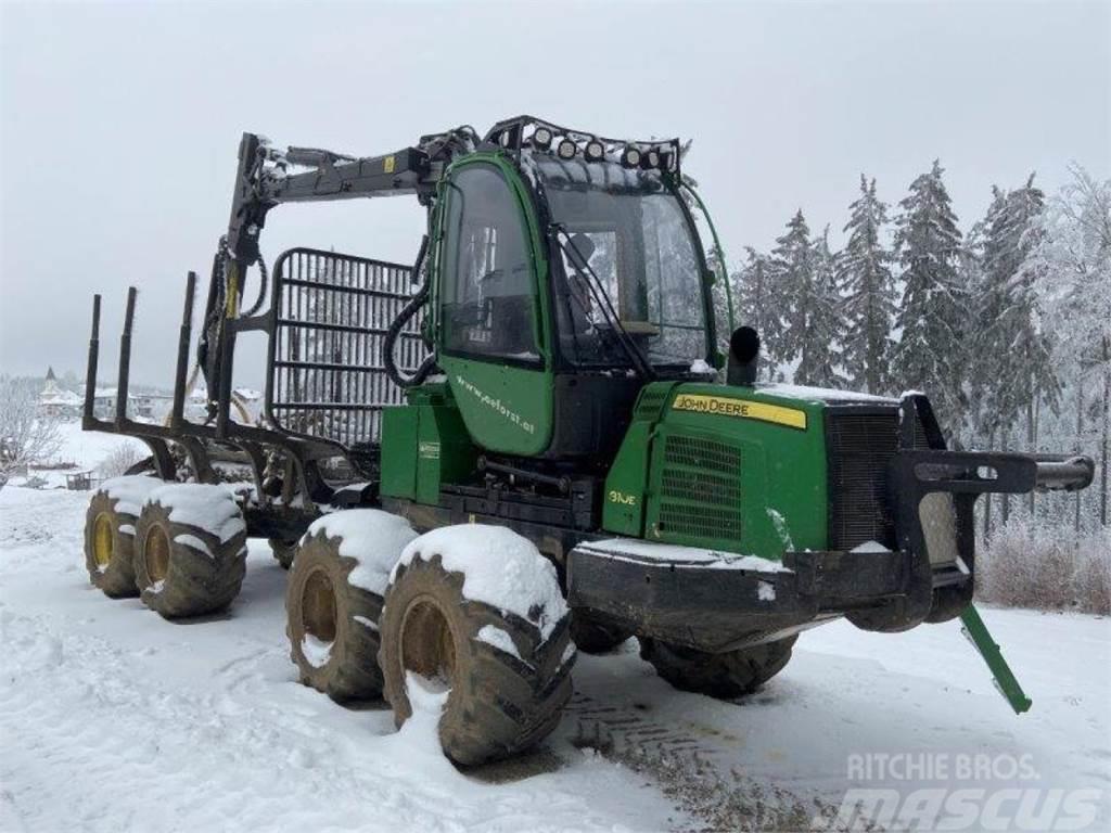 John Deere 810 E Vyvážecí traktory