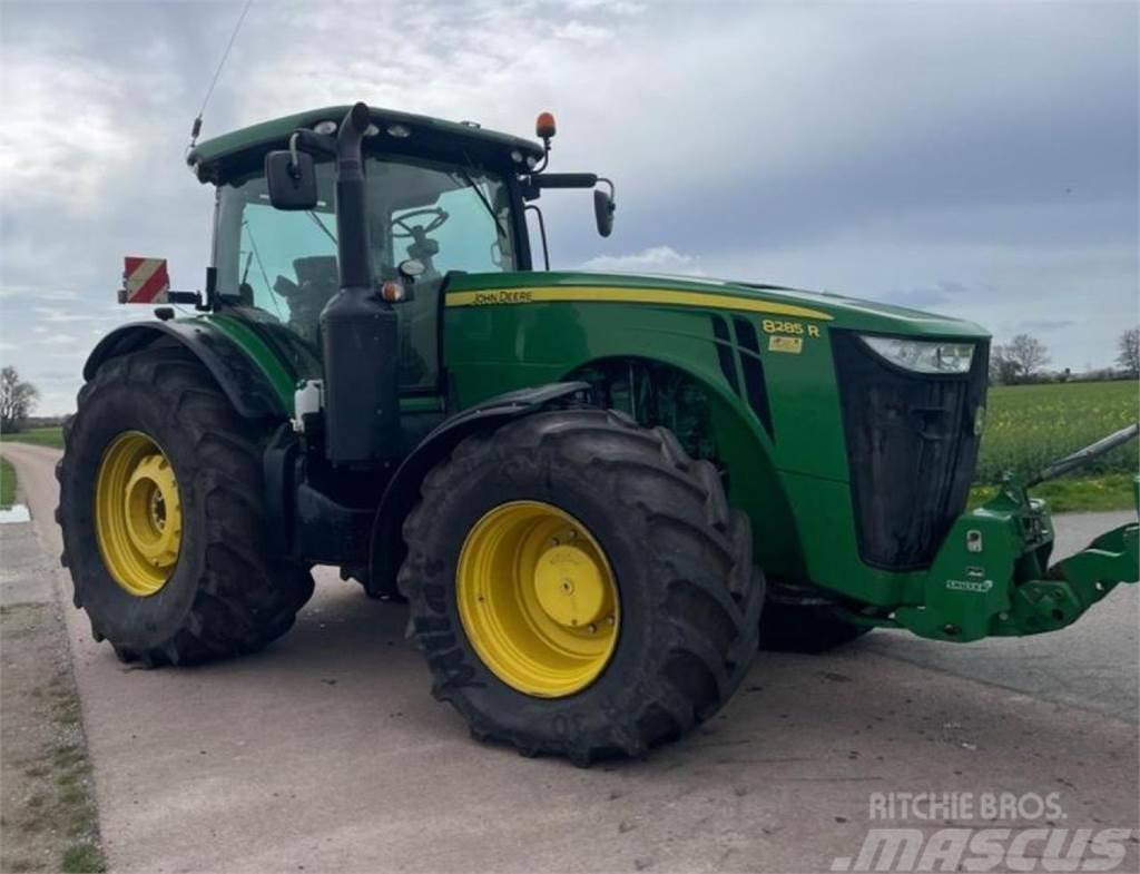 John Deere 8285R Traktory
