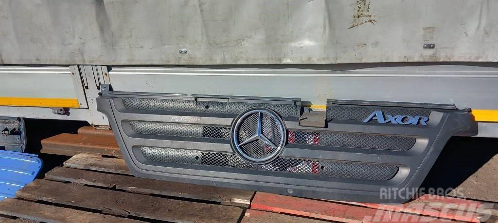 Mercedes-Benz Axor 1824 9448800085 GRILL Kabiny a interiér
