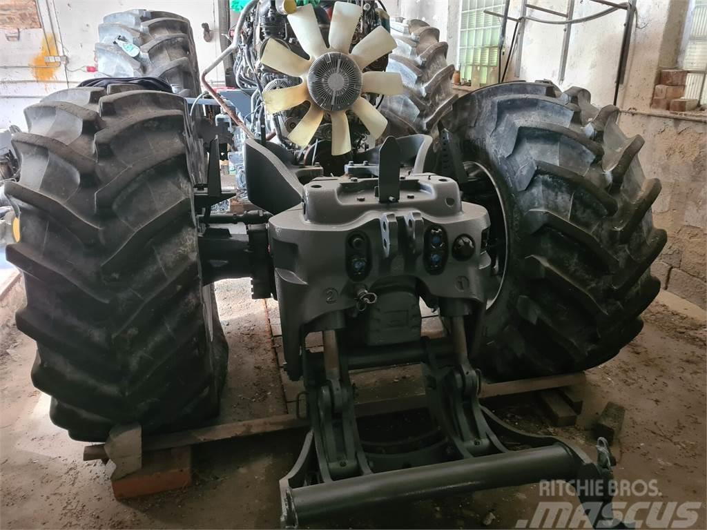 Massey Ferguson 8735 Dyna-VT Kompaktní traktory