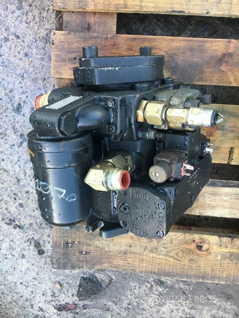 Timberjack 1070 Trans pump F058046 Převodovka