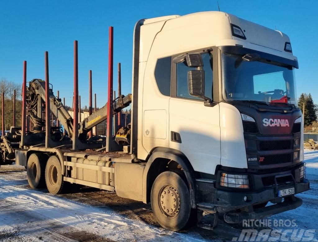 Scania R520 6x4 Vozy na přepravu kmenů