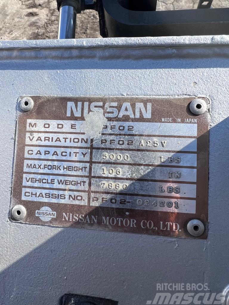 Nissan PF02A25V Terénní vysokozdvižné vozíky