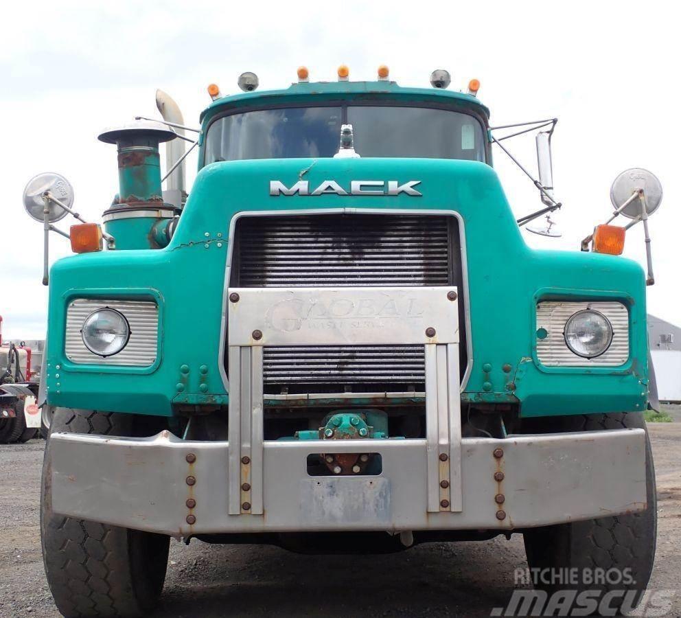 Mack RB688S Hákový nosič kontejnerů