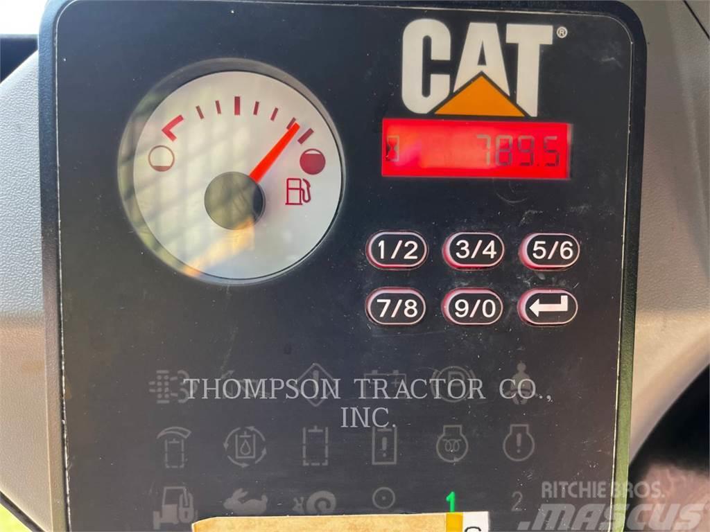 CAT 239D Pásové nakladače
