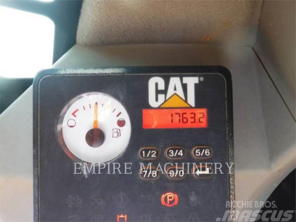 CAT 279D Smykem řízené nakladače