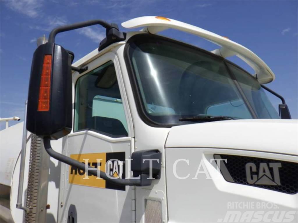 CAT CT660S Cisternové vozy