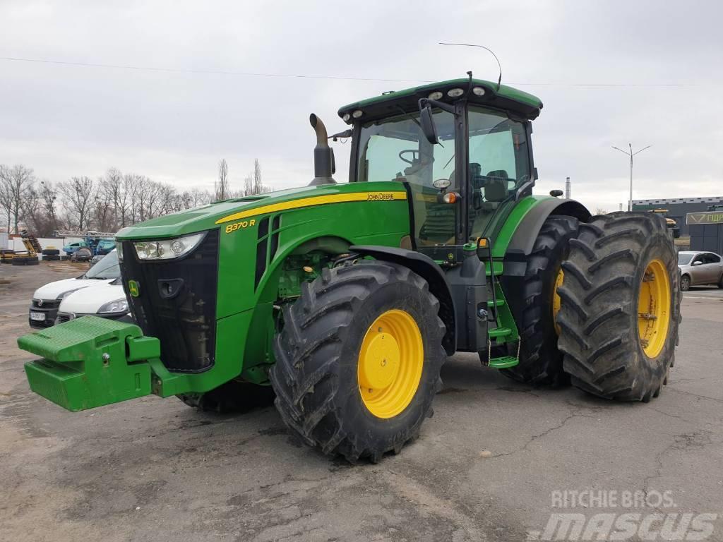 John Deere 8370 R Traktory