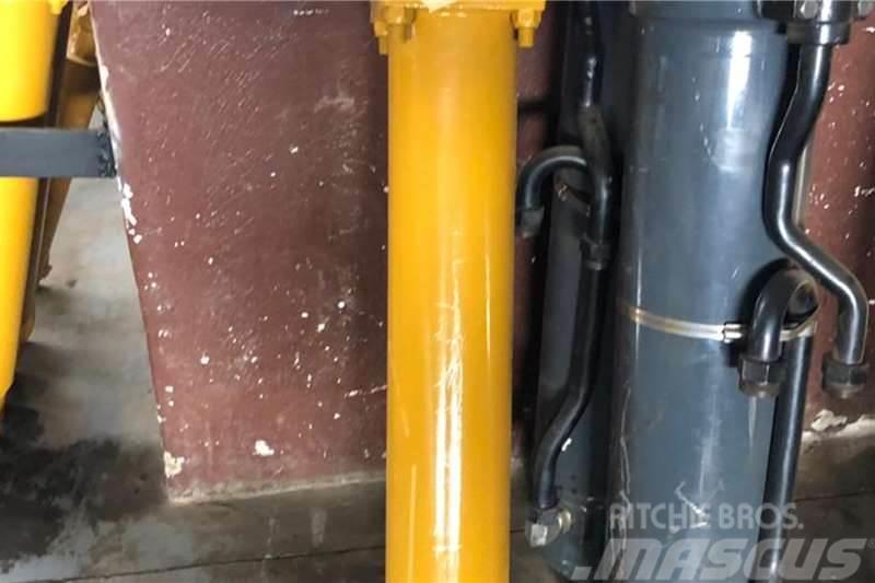 Dezzi Loader Lift Cylinder Další