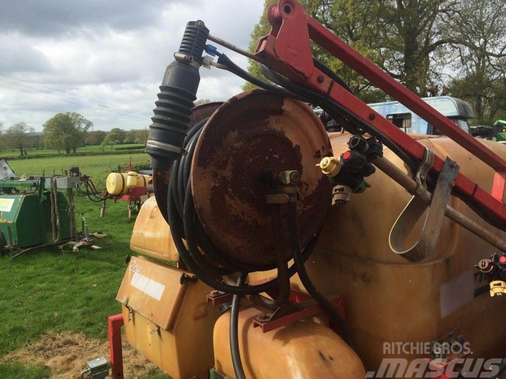  Demountable Spray unit £400 plus vat £480 Aplikátory tekutých hnojiv