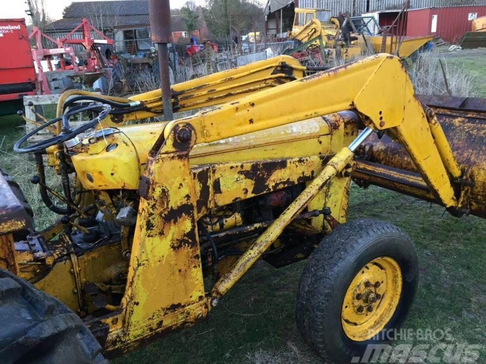 Massey Ferguson 135 Loader tractor £1750 Ostatní komponenty