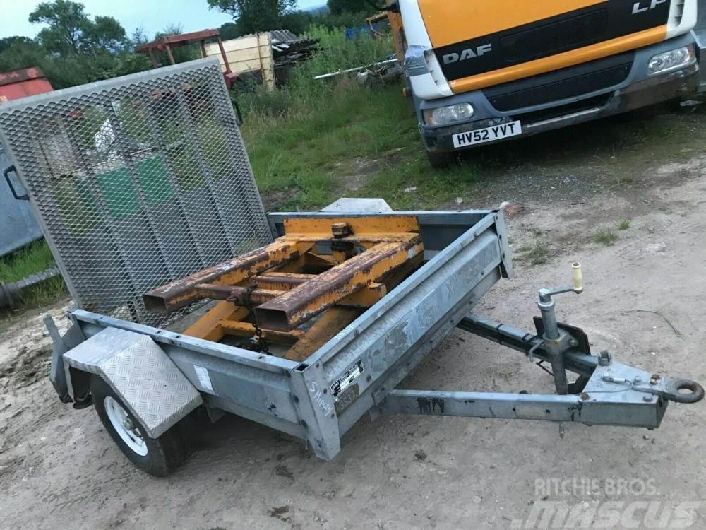  Plant trailer 5 ft x 4 ft £450 plus vat £540 Další přívěsy