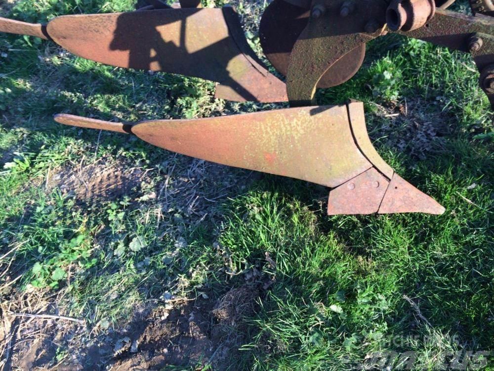 Ransomes 2 furrow plough £380` Ostatní komponenty