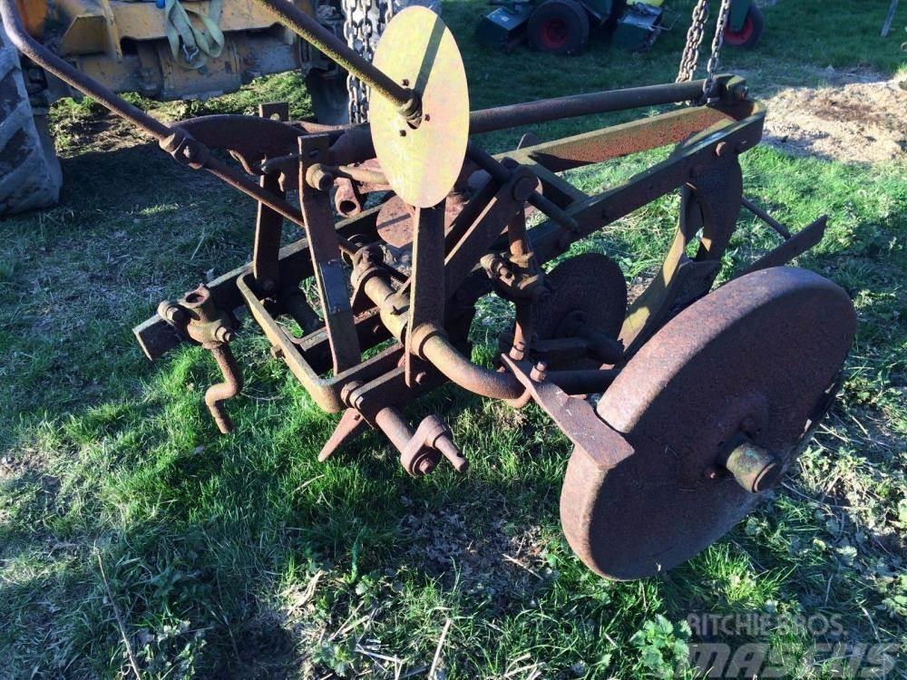 Ransomes 2 furrow plough £380` Ostatní komponenty