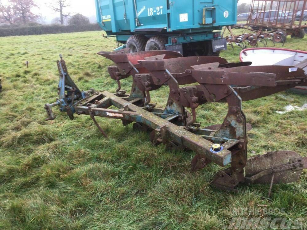 Ransomes 3 Furrow reversible plough £450 plus vat £540 Konvenční pluh