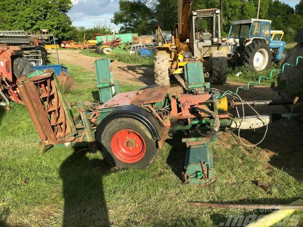 Ransomes gang mower 5 reel - tractor driven - £750 Samojízdné sekačky