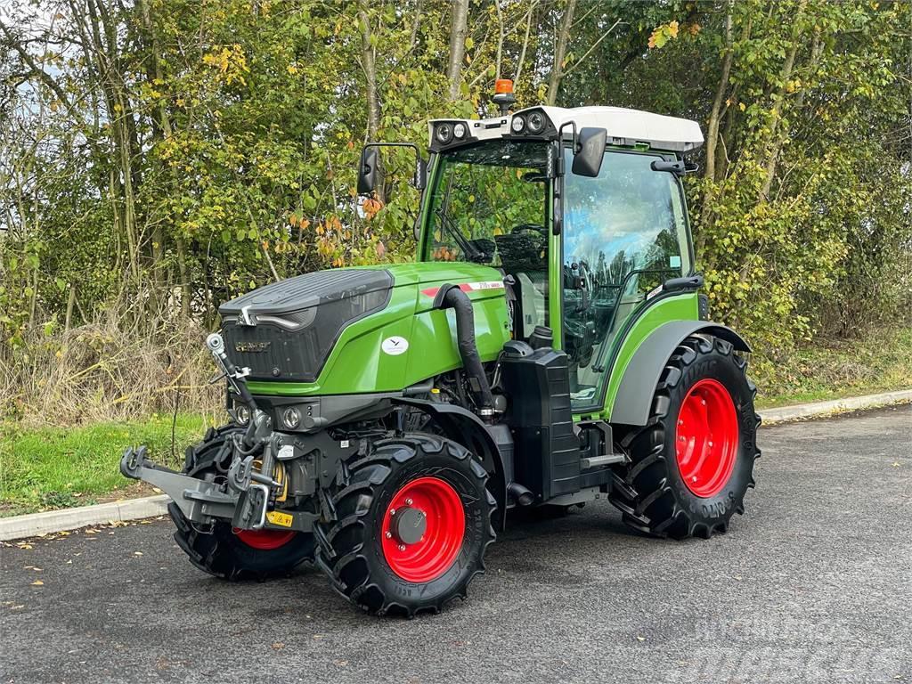 Fendt 210V Profi Plus Traktory