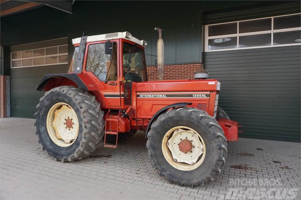 Case IH IHC 1255 XL nur 5014 Std. Traktory
