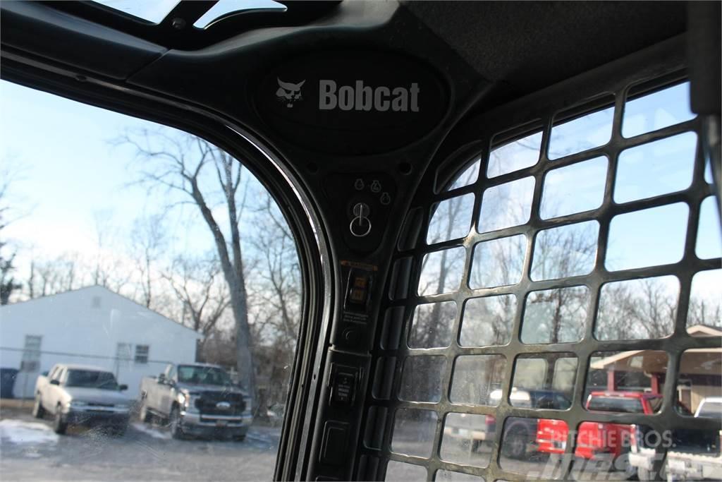 Bobcat S590 Smykem řízené nakladače