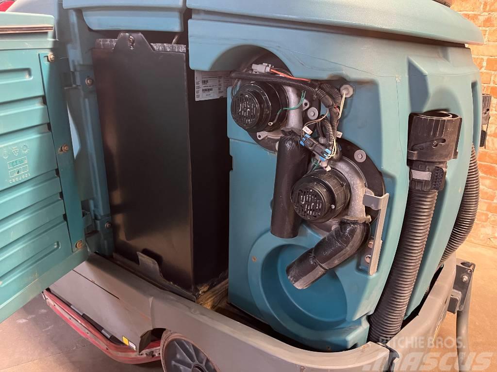Tennant M 17 Kombinované  podlahové mycí stroje