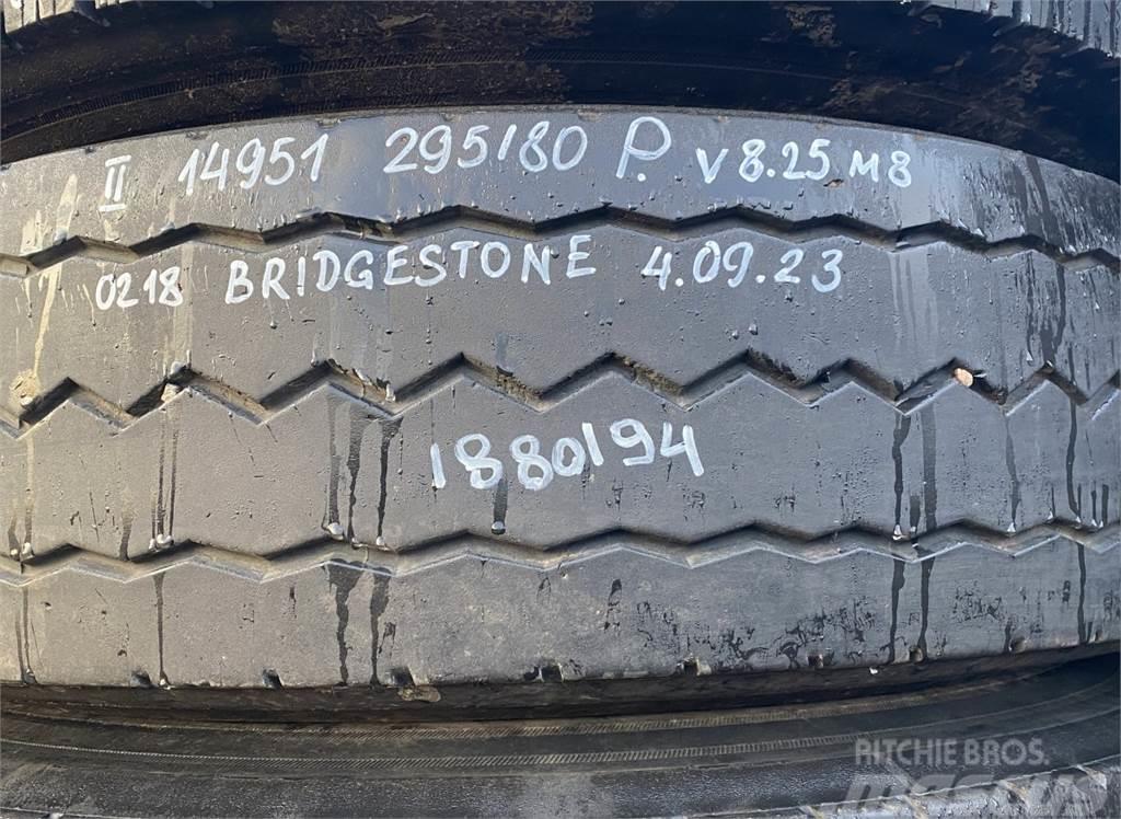 Bridgestone K-series Pneumatiky, kola a ráfky
