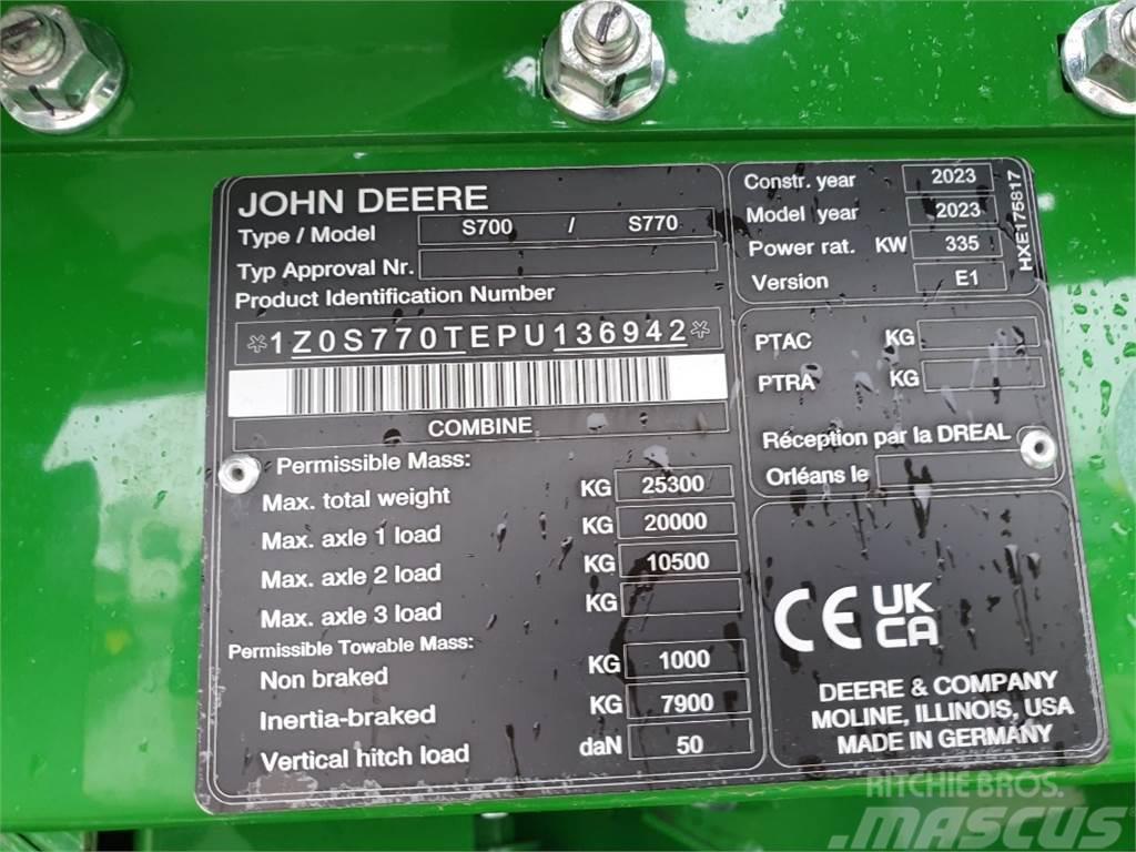 John Deere S770 Sklízecí mlátičky