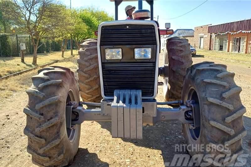 Massey Ferguson 399 4WD Tractor Traktory