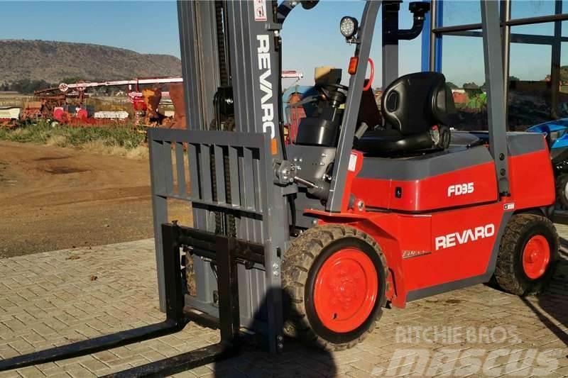  Other Revaro FD35 Standard 2.5 Ton Diesel Forklift Traktory