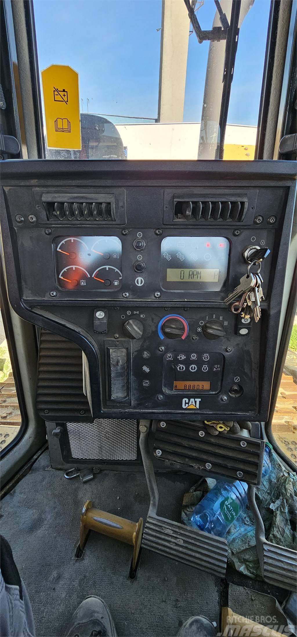 CAT D6R Pásové dozery