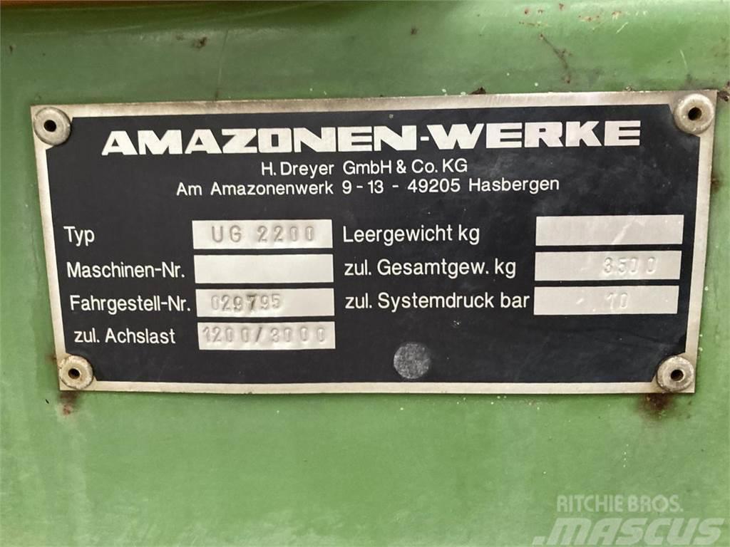 Amazone UG 2200 Tažené postřikovače