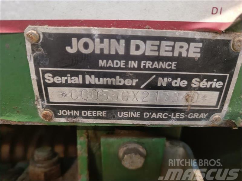 John Deere 550 Rundballepresser med garnbinder Lis na válcové balíky
