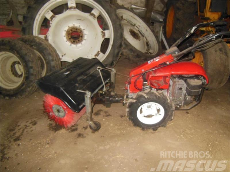 Nibbi Mak 4 med kost Kompaktní traktory