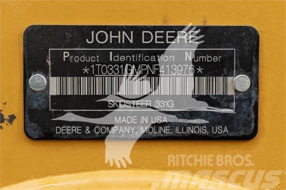 John Deere 331G Smykem řízené nakladače