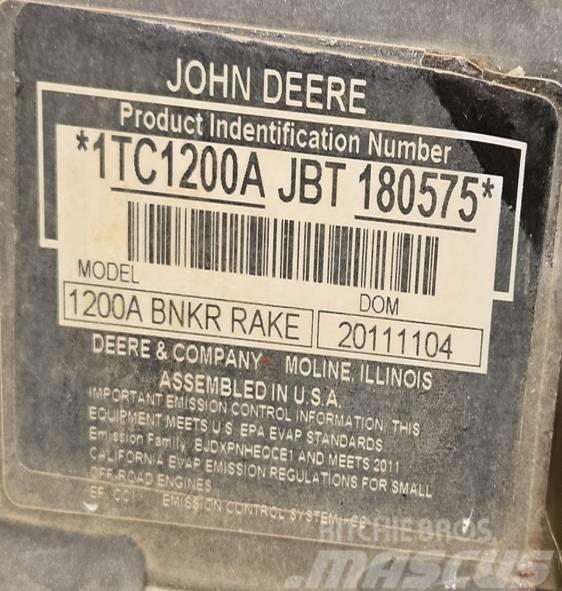 John Deere 1200 A Hrabačky bunkrů