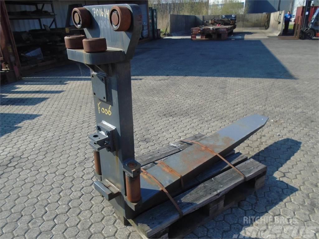  FORK Fitted with Rolls14000kg@1200mm // 2000x250x8 Vidlice