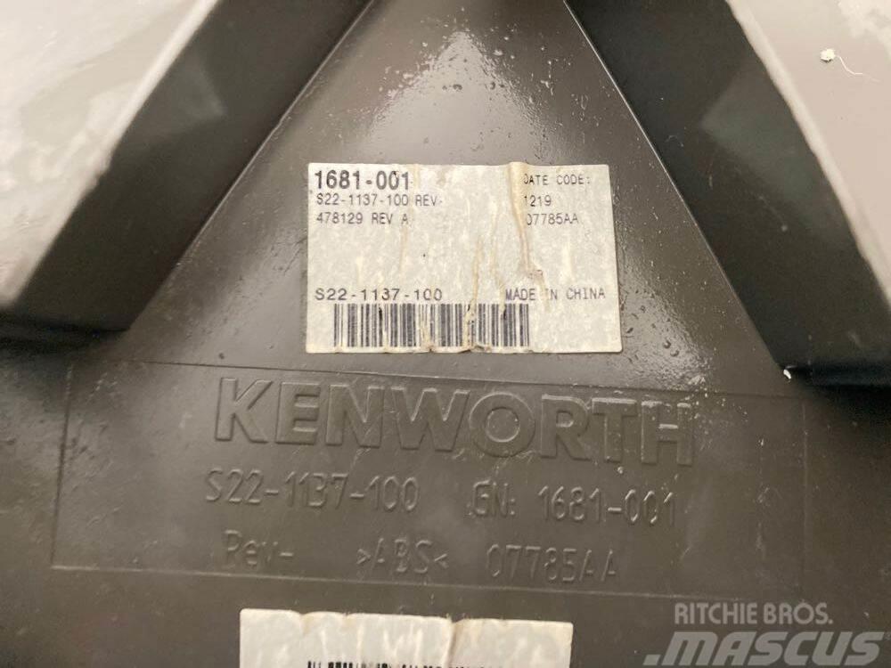 Kenworth W900 Náhradní díly nezařazené