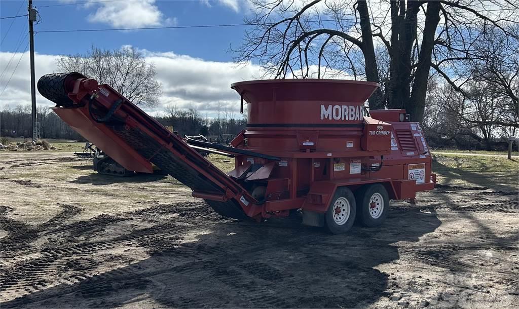 Morbark 950 with 800 hour Pily
