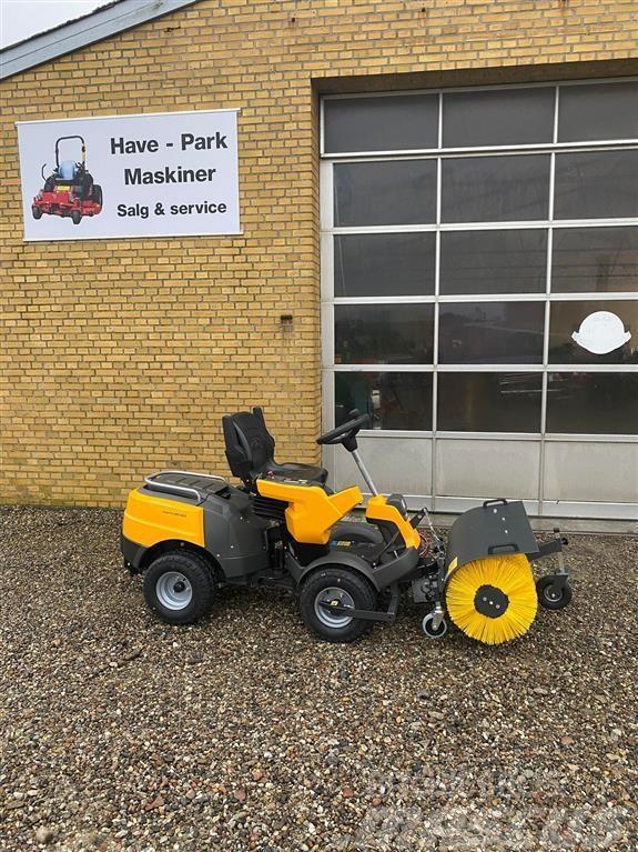 Stiga Park PRO 900 AWX Kompaktní traktory