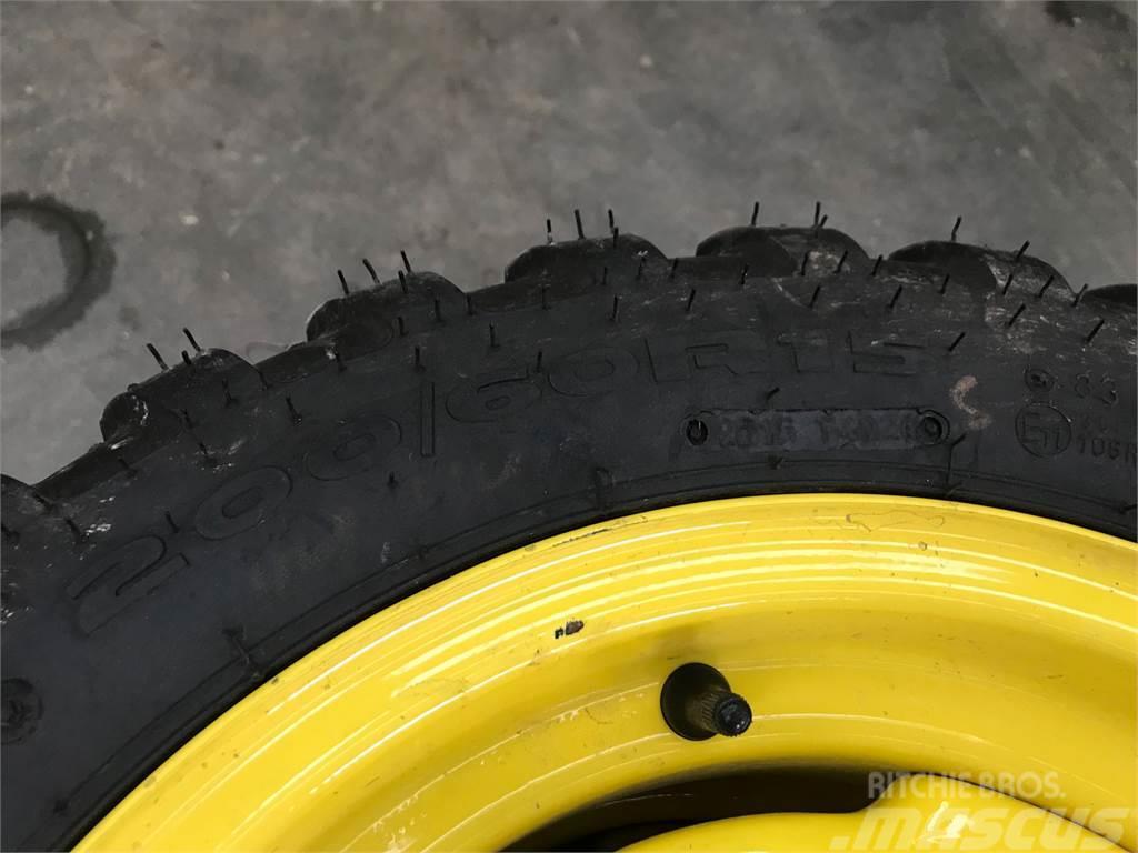 John Deere Turf Tyres Pneumatiky, kola a ráfky