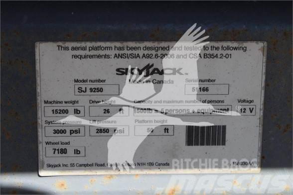 SkyJack SJ9250RT Nůžková zvedací plošina
