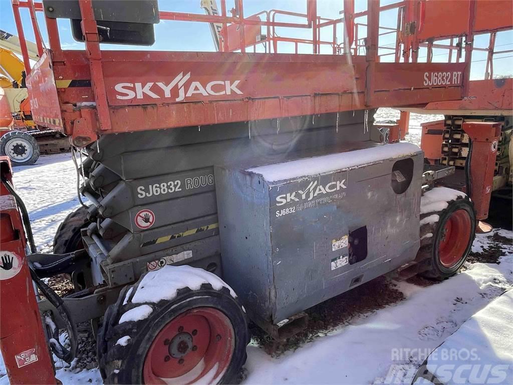 SkyJack SJ6832RT Nůžková zvedací plošina