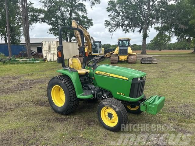 John Deere 3025E Kompaktní traktory