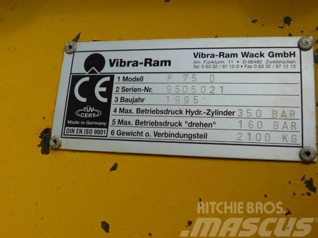 Komatsu Vibra-Ram P 75 D / Lehnhoff MS 25 / 2100 kg Pásová rýpadla