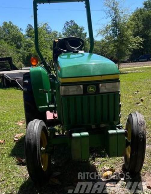 John Deere 3005 Kompaktní traktory