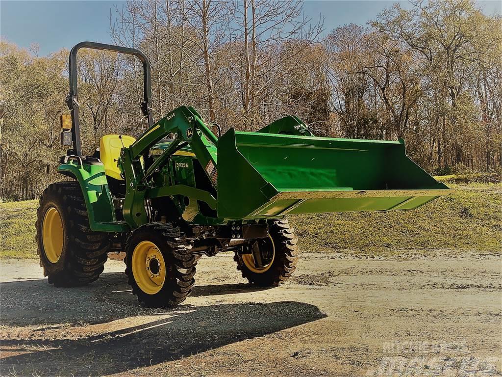 John Deere 3025E Kompaktní traktory