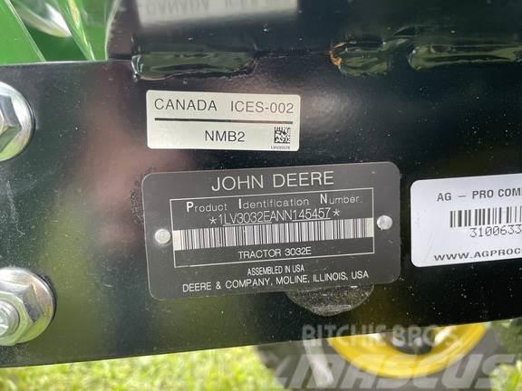 John Deere 3032E Kompaktní traktory